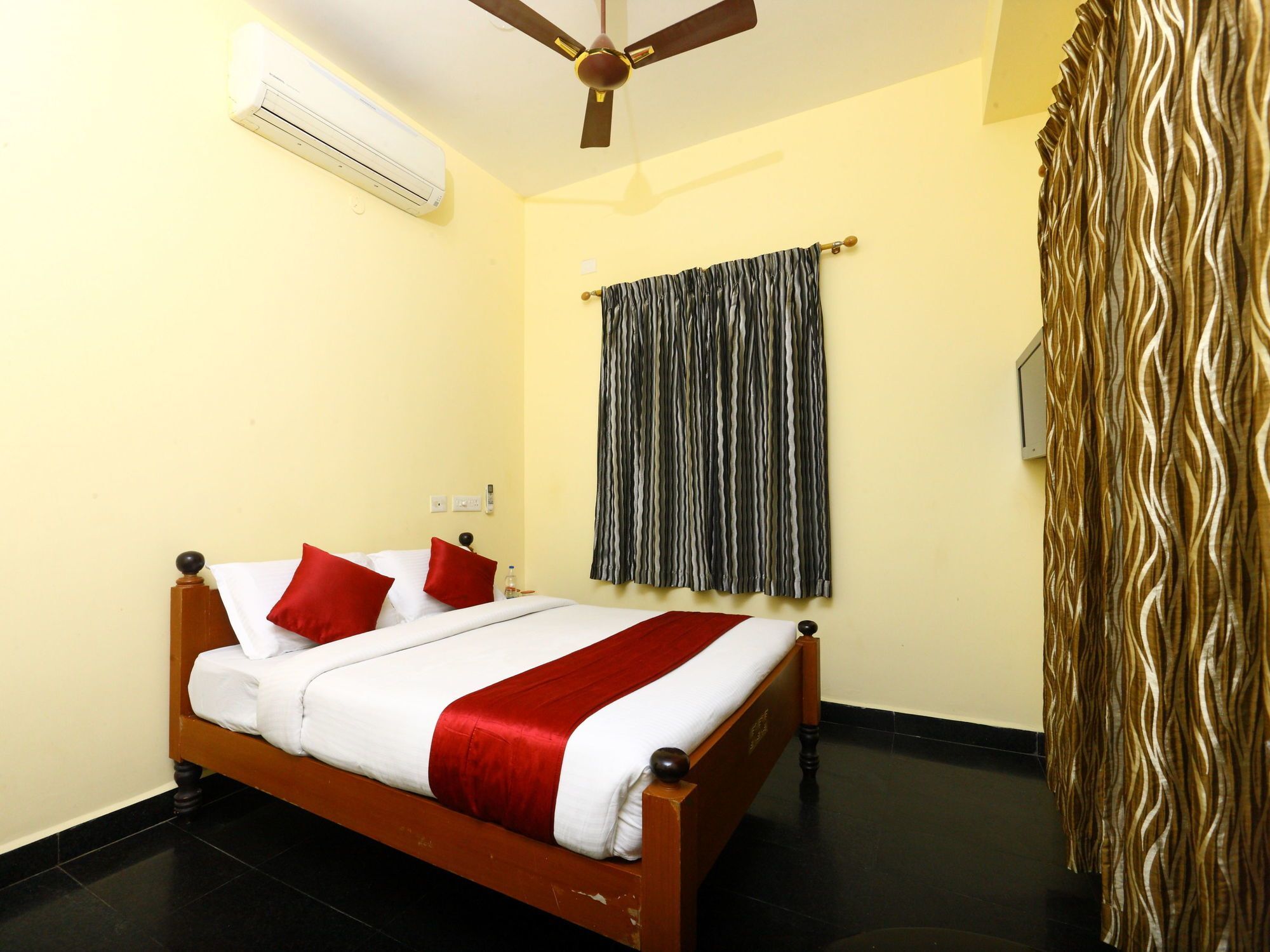 Oyo 10630 Hotel Nano Turf Madurai Eksteriør billede